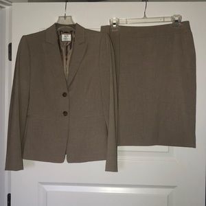 Tahari Skirt Suit